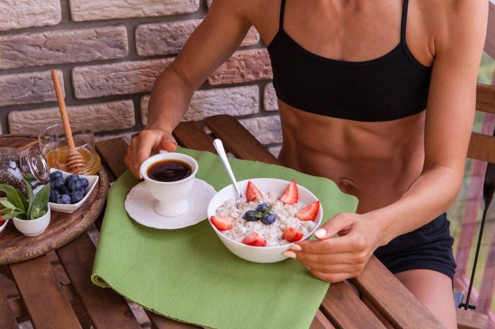 Zdrowe śniadanie z kontrolą kalorii na odchudzanie